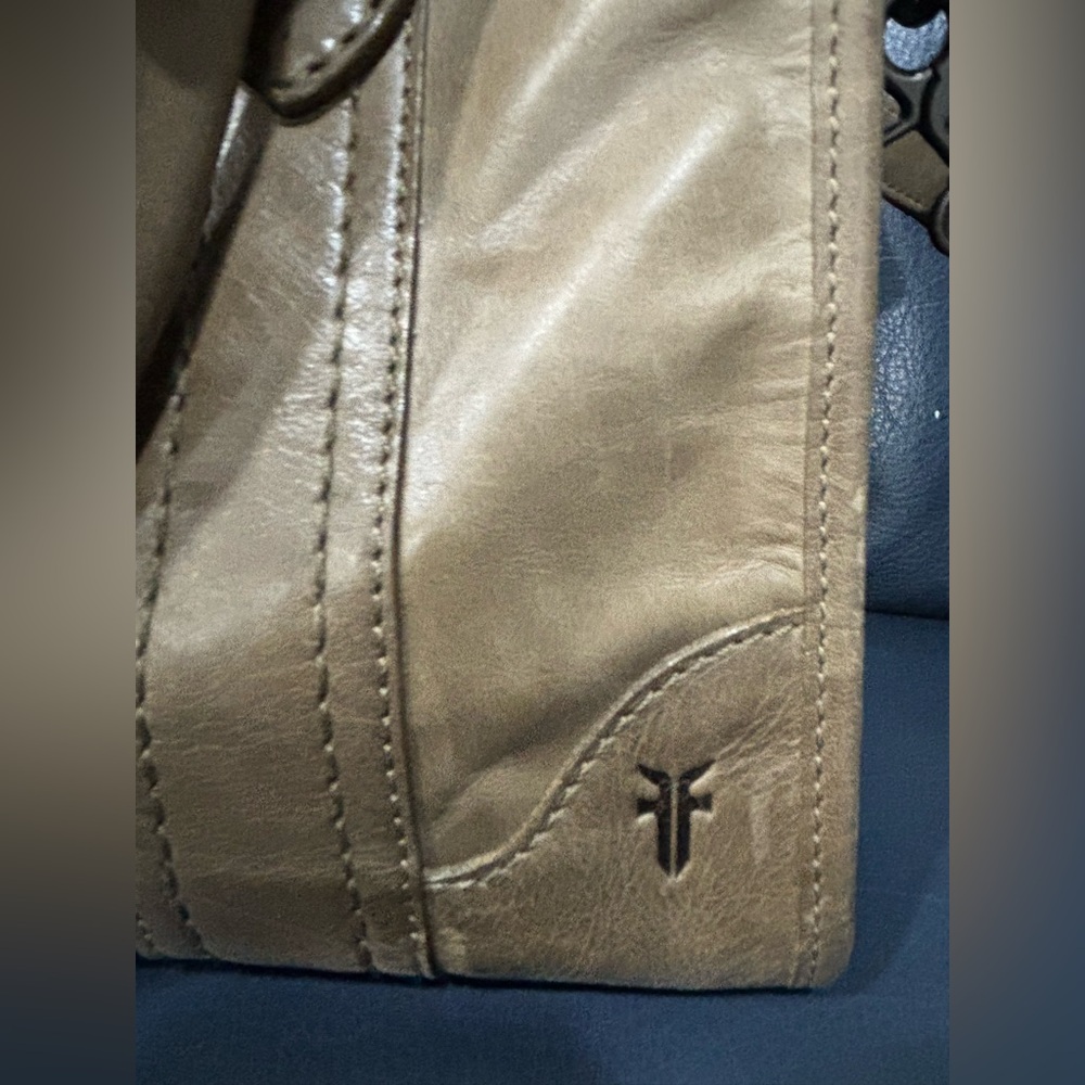 FRYE 100% LEATHER TOTE Tan Leather Handbag - Picture 5 of 11